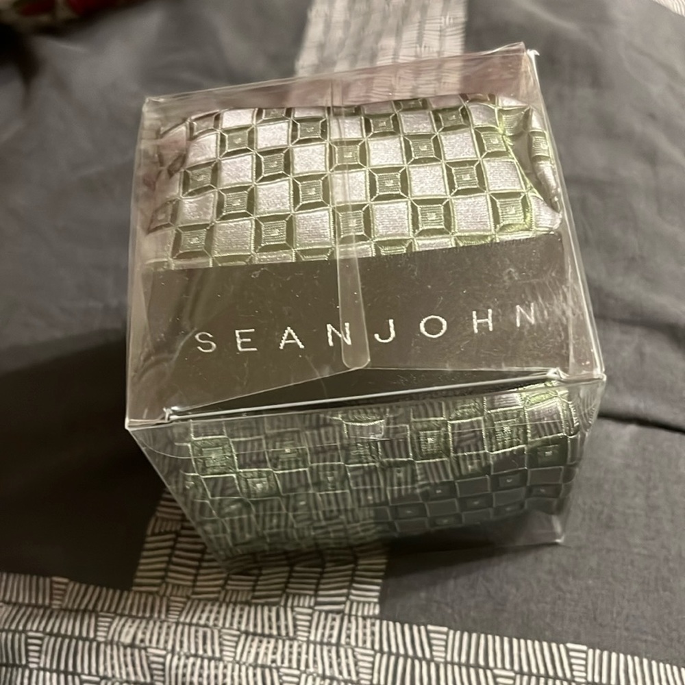 Sean John tie NEW Green with grayish silver squares 100% Silk